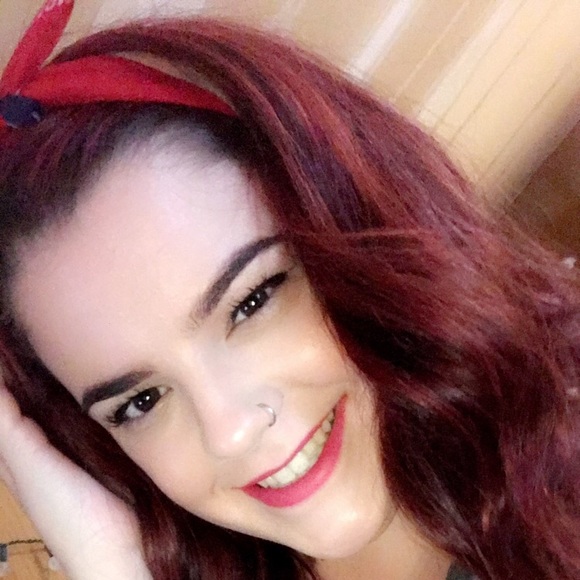 Meet your Posher, Amy - Picture 1 of 1